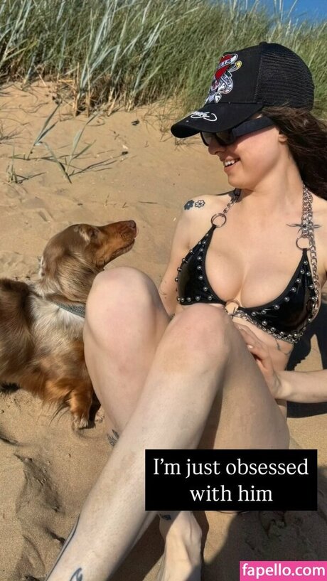 Naakte gelekte OnlyFans-foto van Aimey Mallon