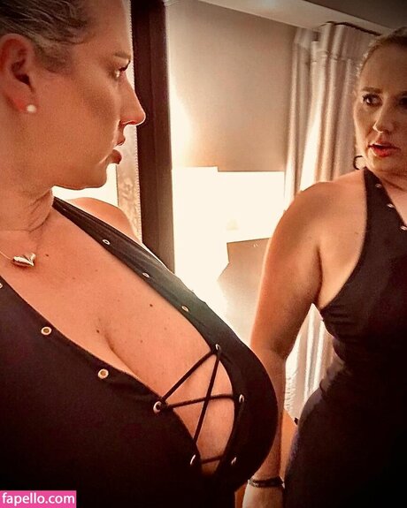 Naakte gelekte OnlyFans-foto van Kathydeep