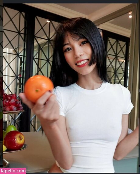 Naakte gelekte OnlyFans-foto van Lia Asian