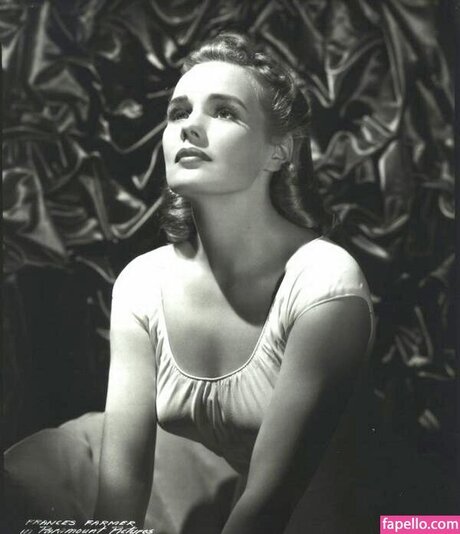 Naakte gelekte OnlyFans-foto van Frances Farmer