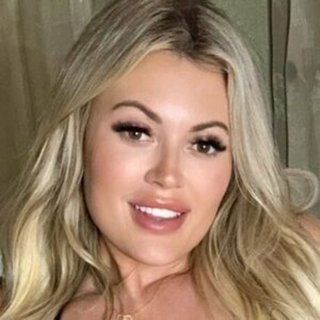 Naakte gelekte OnlyFans-foto van Mia Brookes