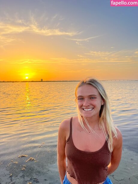 Naakte gelekte OnlyFans-foto van Amber Schulz