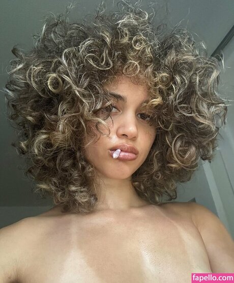 Naakte gelekte OnlyFans-foto van Maleigh Zan