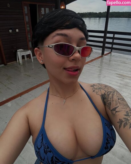 Naakte gelekte OnlyFans-foto van Gatuninhaaa