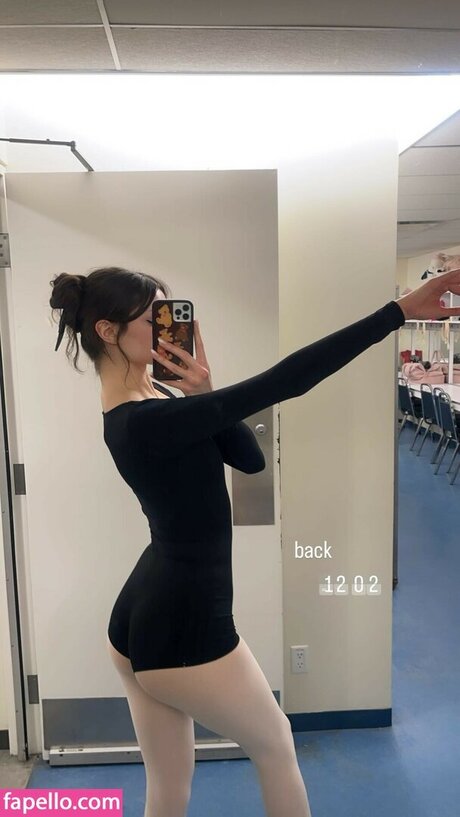 Naakte gelekte OnlyFans-foto van Itskarinatori