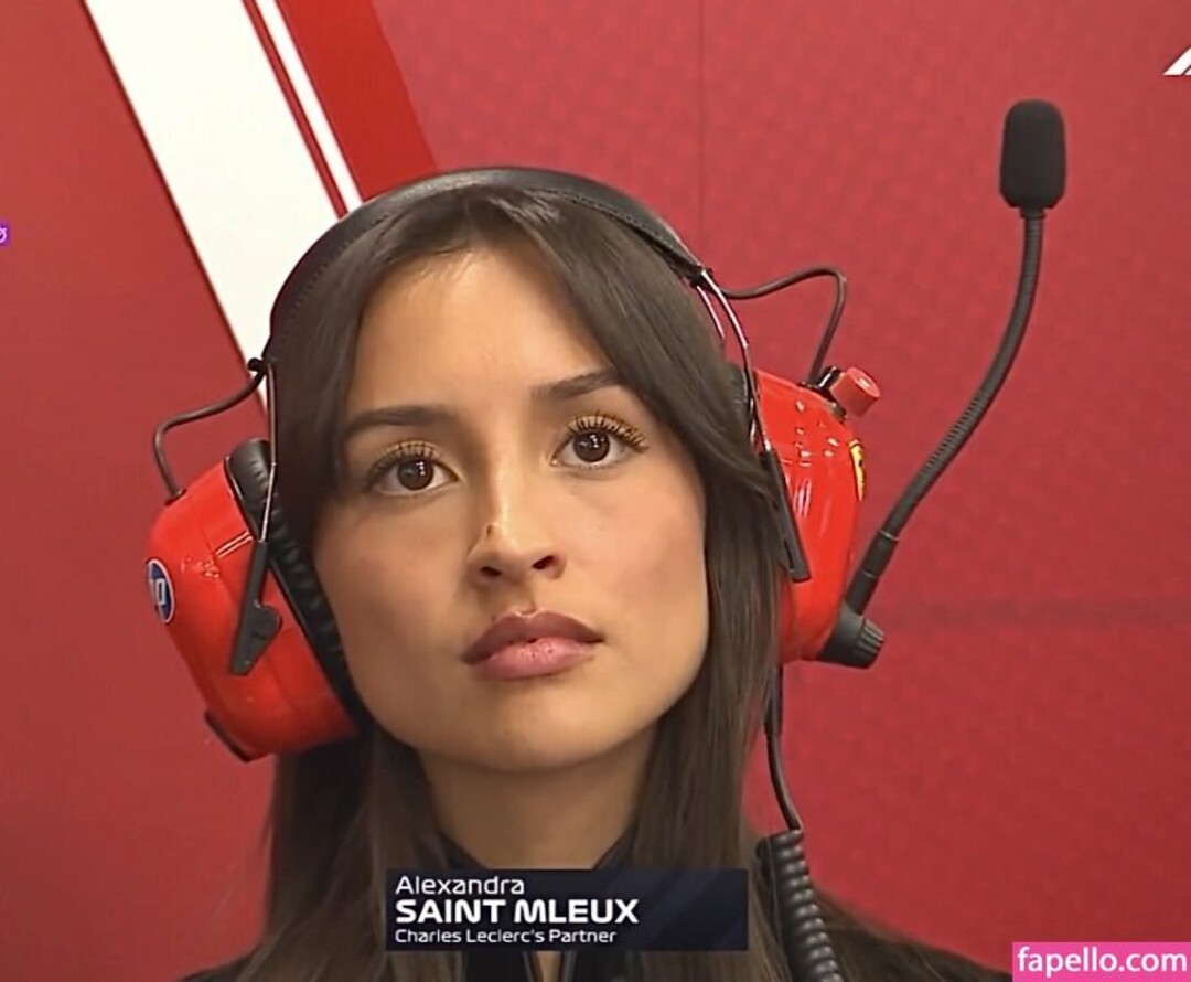 Naakte gelekte OnlyFans-foto van Alexandra Saint Mleux #16 Naakte gelekte OnlyFans-foto van Alexandra Saint Mleux #16