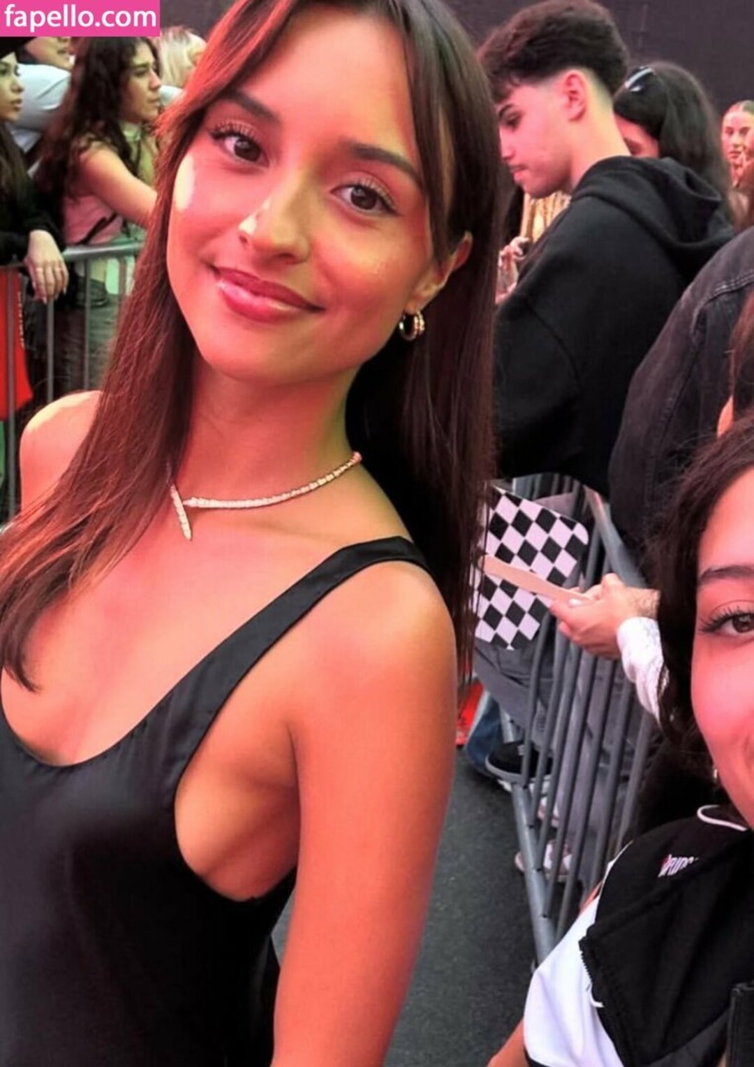 Naakte gelekte OnlyFans-foto van Alexandra Saint Mleux #66 Naakte gelekte OnlyFans-foto van Alexandra Saint Mleux #66