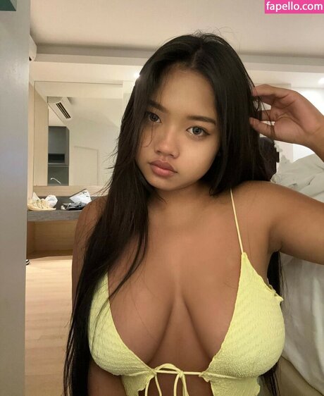 Naakte gelekte OnlyFans-foto van Jutirina Jutrinina
