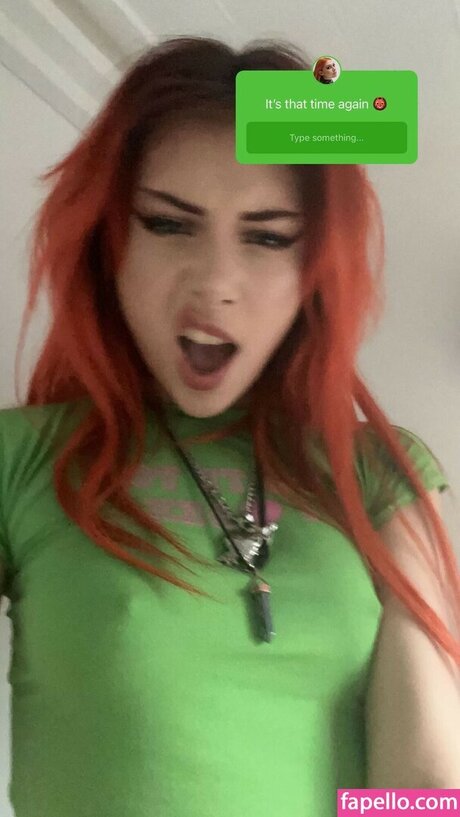 Naakte gelekte OnlyFans-foto van Georgia Twinn