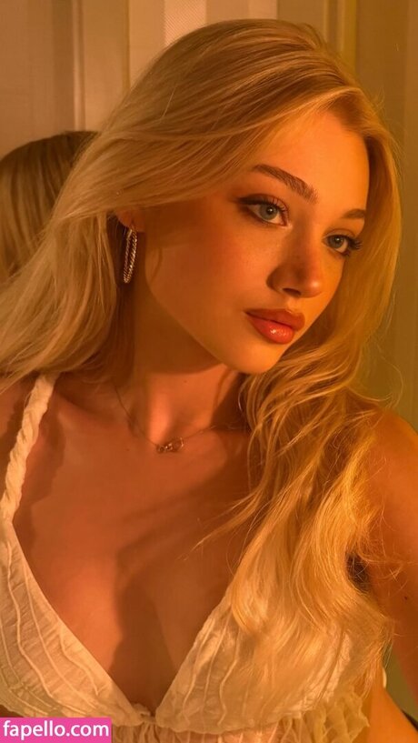 Naakte gelekte OnlyFans-foto van Duygu German