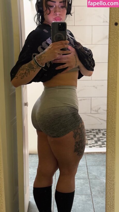 Naakte gelekte OnlyFans-foto van Kingandrea