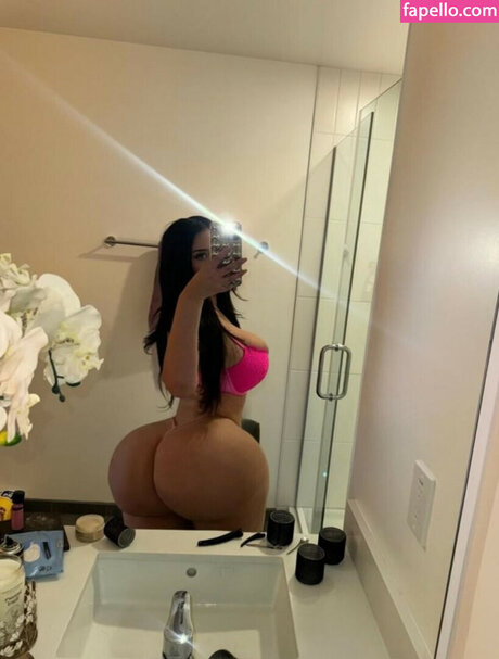 Naakte gelekte OnlyFans-foto van Ambernyy