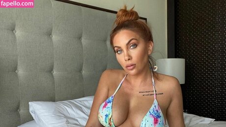 Naakte gelekte OnlyFans-foto van Taratabitha