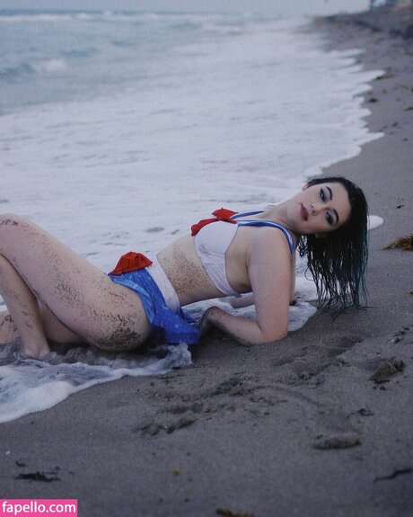 Naakte gelekte OnlyFans-foto van Jessie Paege