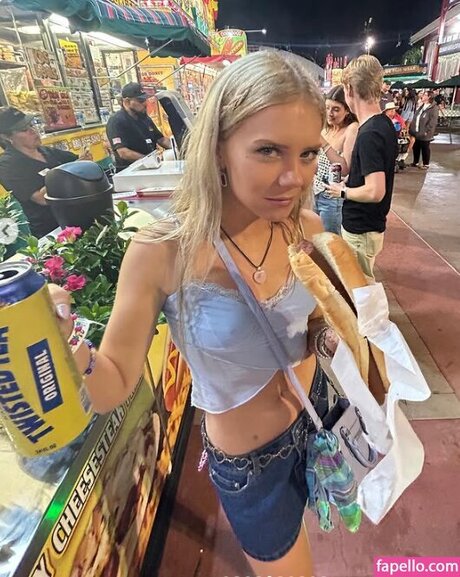 Naakte gelekte OnlyFans-foto van Marykate Willis