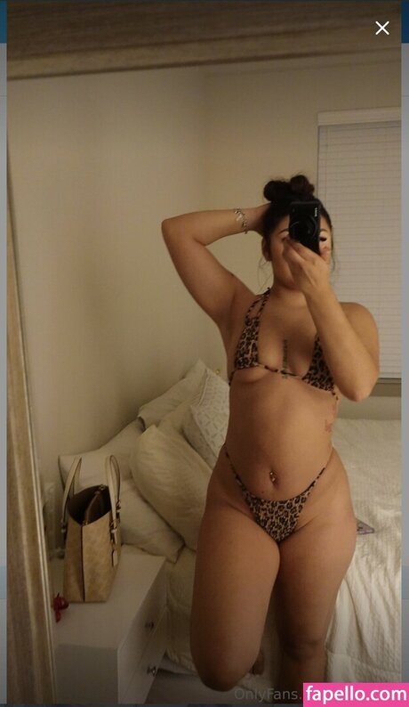 Naakte gelekte OnlyFans-foto van Karenny