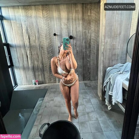 Naakte gelekte OnlyFans-foto van Carlyn Romero