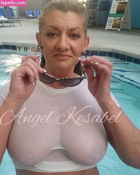 Naakte gelekte OnlyFans-foto van Angel Kesabel