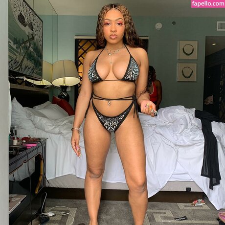 Naakte gelekte OnlyFans-foto van Iamdesides