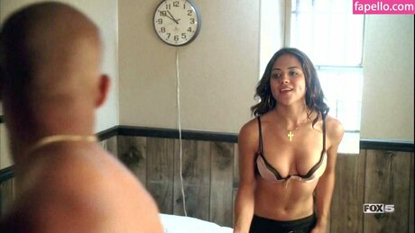 Naakte gelekte OnlyFans-foto van Camille Guaty
