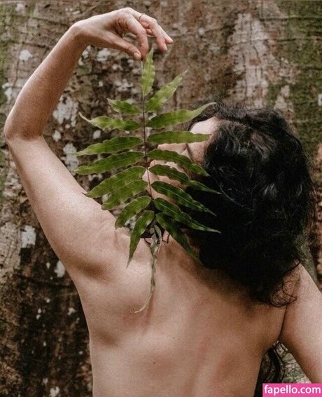 Naakte gelekte OnlyFans-foto van Leticia Sabatella
