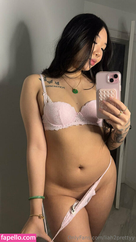 Naakte gelekte OnlyFans-foto van Angeliahvu