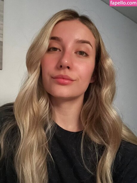 Naakte gelekte OnlyFans-foto van Lileva