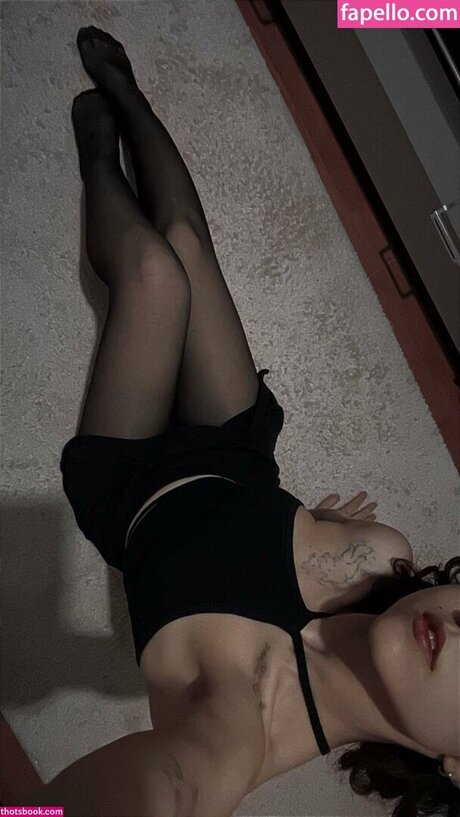 Naakte gelekte OnlyFans-foto van Ayse Arslan