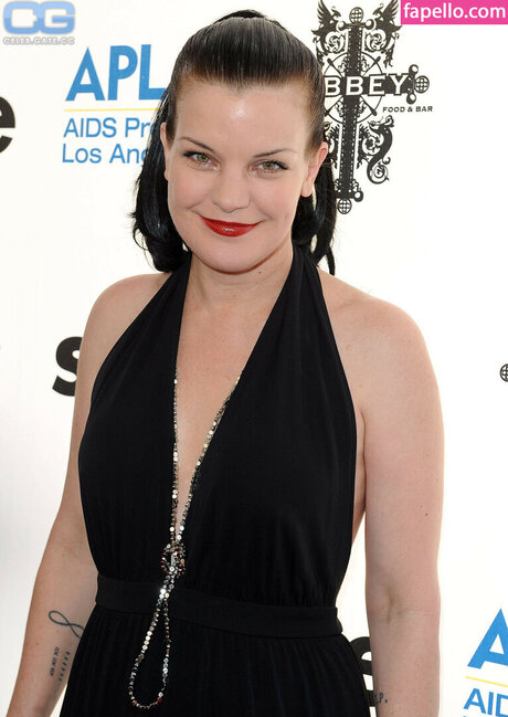 Naakte gelekte OnlyFans-foto van Pauley Perrette