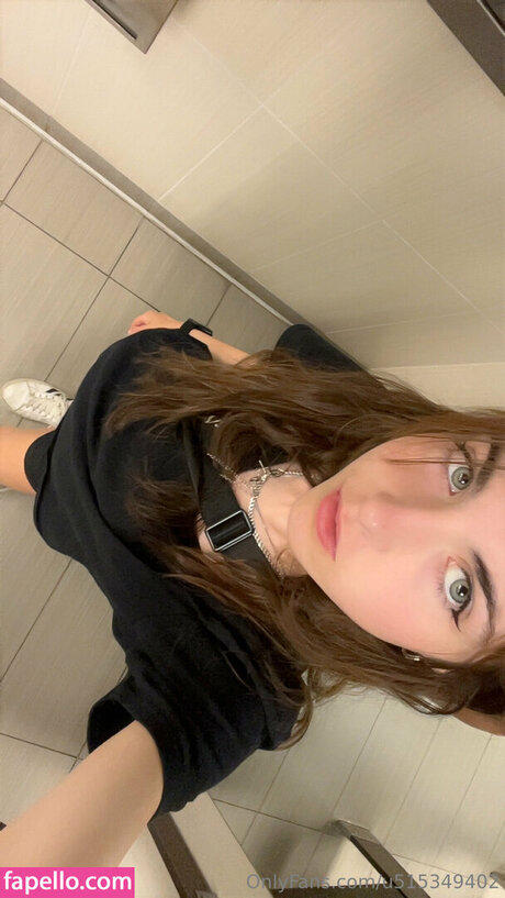 Naakte gelekte OnlyFans-foto van Kamryngrace