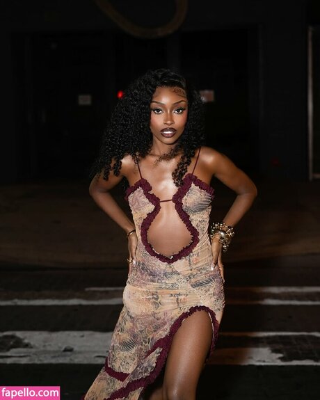 Naakte gelekte OnlyFans-foto van Coco Watson