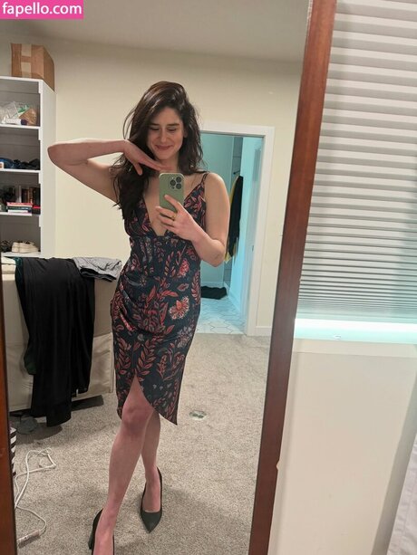 Naakte gelekte OnlyFans-foto van Elyse Myers