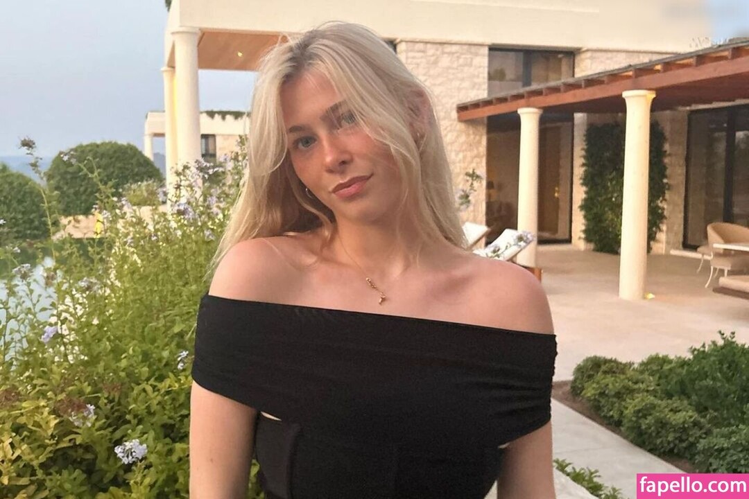 Naakte gelekte OnlyFans-foto van Clementine Vaughn #6 Naakte gelekte OnlyFans-foto van Clementine Vaughn #6