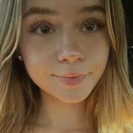 Naakte gelekte OnlyFans-foto van Pr1ncessliaa
