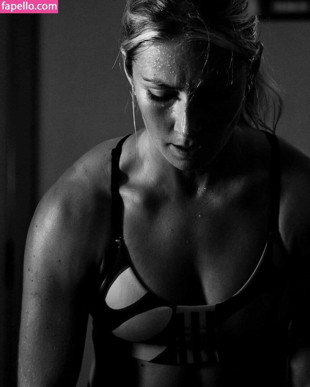 Naakte gelekte OnlyFans-foto van Mikaela Shiffrin #15 Naakte gelekte OnlyFans-foto van Mikaela Shiffrin #15