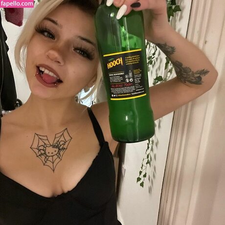 Naakte gelekte OnlyFans-foto van Motorolaprincess