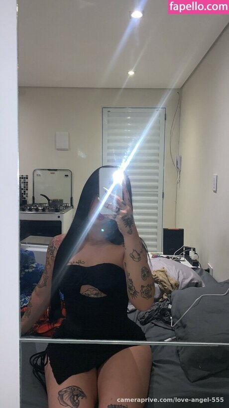 Naakte gelekte OnlyFans-foto van Love Angel 555