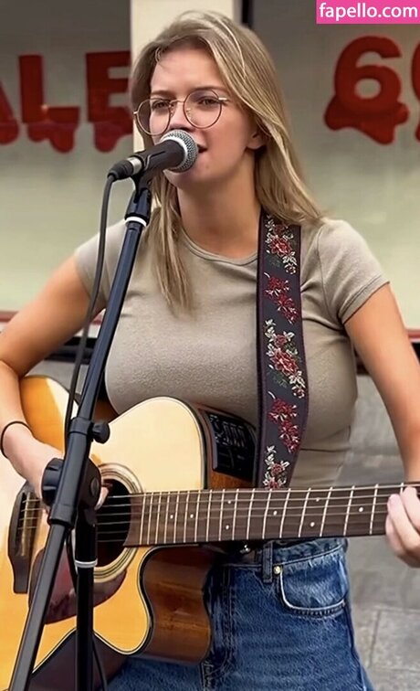 Zoe Clarke