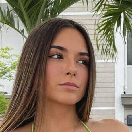 Naakte gelekte OnlyFans-foto van Avbfit