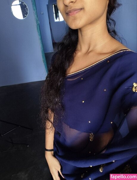 Naakte gelekte OnlyFans-foto van Khadija Fathima