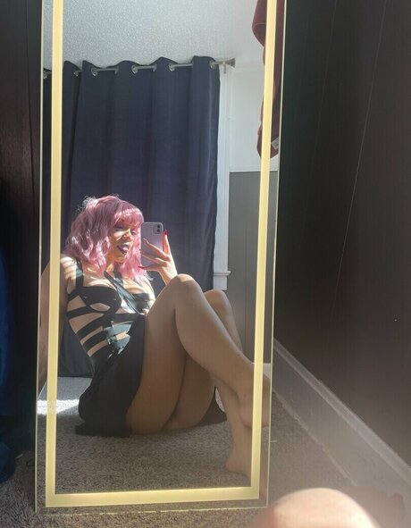 Naakte gelekte OnlyFans-foto van Juicycoochie1020