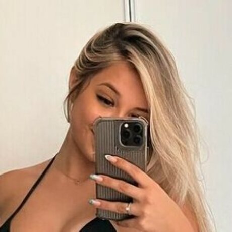 Naakte gelekte OnlyFans-foto van Daniilima019