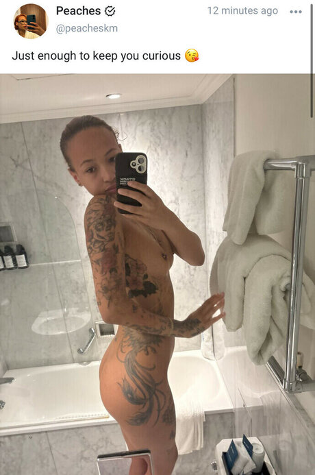 Naakte gelekte OnlyFans-foto van Peacheskm