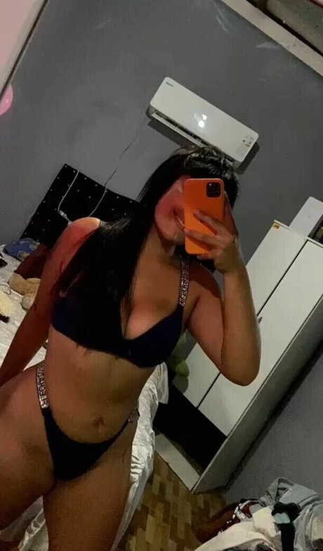 Naakte gelekte OnlyFans-foto van Maicanela