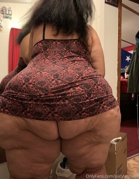 Naakte gelekte OnlyFans-foto van Juicylatina69