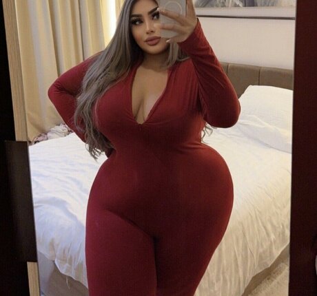 Naakte gelekte OnlyFans-foto van Hanadik