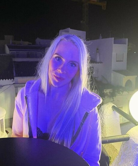 Naakte gelekte OnlyFans-foto van Donna Shepherd