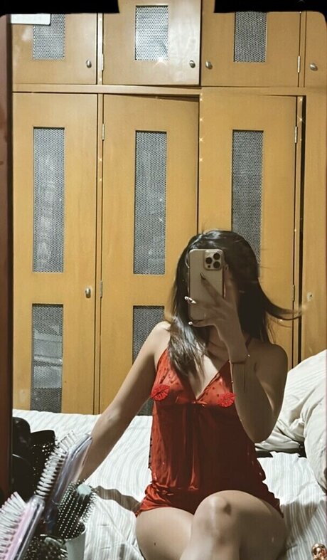 Naakte gelekte OnlyFans-foto van Valeria Madrigal