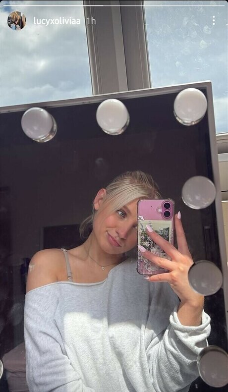 Naakte gelekte OnlyFans-foto van Luceoliviaxo