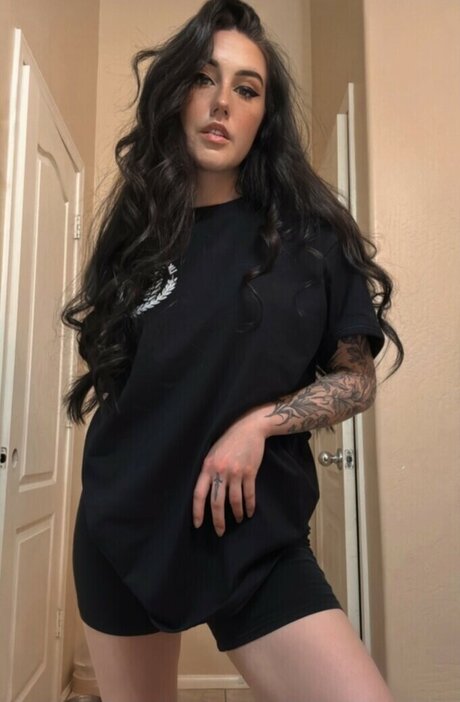 Naakte gelekte OnlyFans-foto van Falconrose